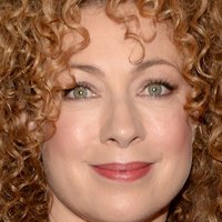 Alex Kingston Nahé