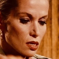 Alexandra Delli Colli Nahé