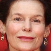 Alice Krige Nahé
