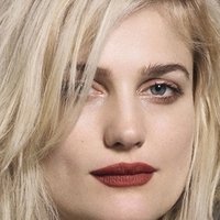 Alison Sudol Nahé