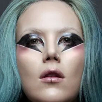 Alissa White-Gluz Nahé