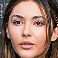 Atiana De La Hoya Nahé