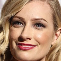 Beth Behrs Nahé