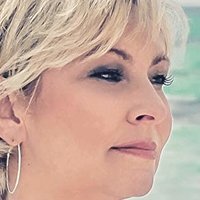 Claudia Jung Nahé
