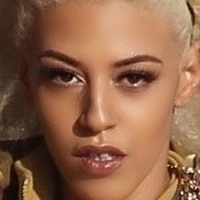 Debbi James Nahé