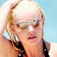 Elisha Cuthbert Nahé