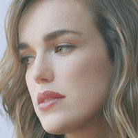 Elizabeth Henstridge Nahé