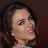 Elizabeth Hurley Nahé