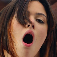 Ellie Nova Nahé