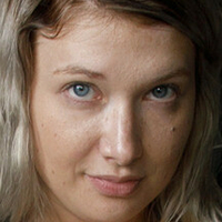 Emily Right Nahé