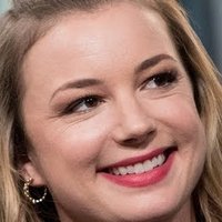 Emily VanCamp Nahé