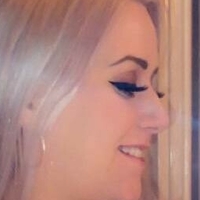 Hollie Nahé