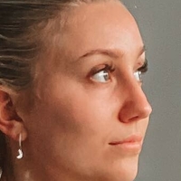 Holly Lomas Nahé