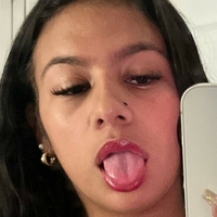 hollyhennesssey Nahé