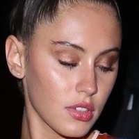 Iris Law Nahé