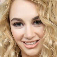 Ivy Jones Nahé