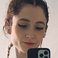 Janet Devlin Nahé