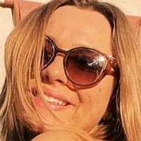 Julia G Nahé