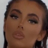 Khloe Hollyoake Nahé