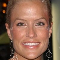 Kinsey Packard Nahé