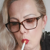 lady.smoker.queen Nahé