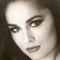 Leslie Glass Nahé