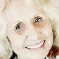 Lois Young Nahé