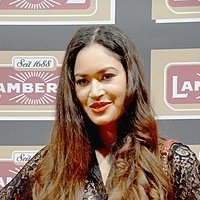 Lovelyn Enebechi Nahé