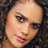 Madison Pettis Nahé