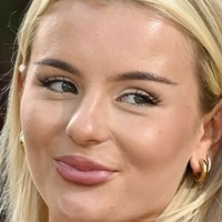 Mia Slater Nahé
