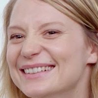 Mia Wasikowska Nahé