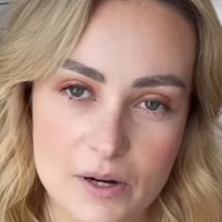 Molly Burke Nahé
