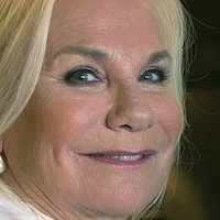 Monique van de Ven Nahé