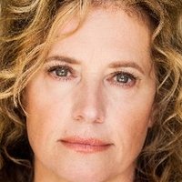Nancy Travis Nahé