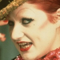 Nell Campbell Nahé