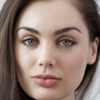 Poppy Corby-Tuech Nahé