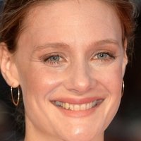 Romola Garai Nahé