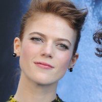 Rose Leslie Nahé