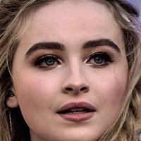 Sabrina Carpenter Nahé