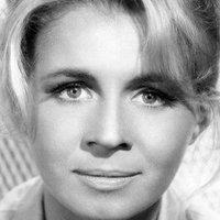 Salome Jens Nahé