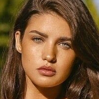 Shannon McMullen Nahé