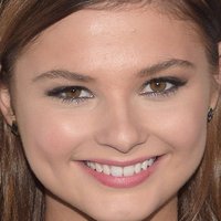 Stefanie Scott Nahé