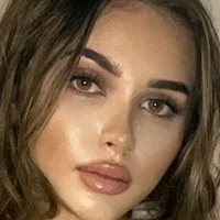 Tayler Hillss Nahé
