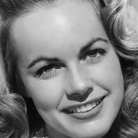 Terry Moore Nahé