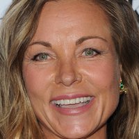 Theresa Russell Nahé