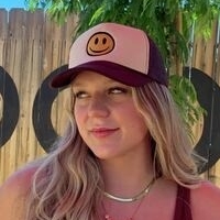 Whitney T Nahé